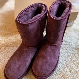 Ugg Women’s Embellished Crystal Bow Boots- worn once excellent condition